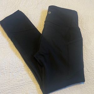 Lululemon All The Right Places run crop Sz 6 with pockets and reflective detail!